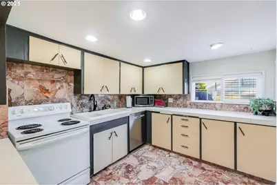 11821 SE Yamhill St, Portland, OR 97216 - Photo 8