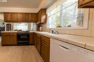 1332 Bayview St, North Bend, OR 97459 - Photo 10