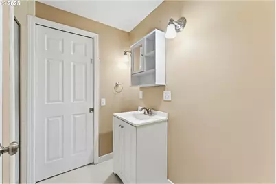 303 Dehaven St, Milton-Freewater, OR 97862 - Photo 14