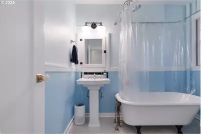 1811 NW Couch St #210, Portland, OR 97209 - Photo 12