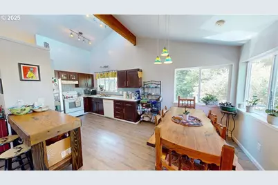 94239 Terrace Garden Way, Gold Beach, OR 97444 - Photo 6