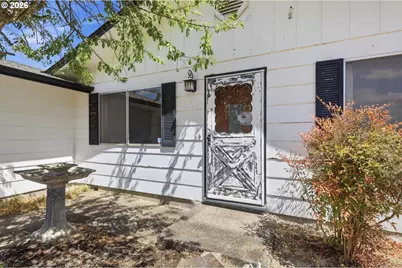 395 Park Ln, Harrisburg, OR 97446 - Photo 6