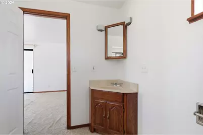 395 Park Ln, Harrisburg, OR 97446 - Photo 26