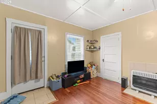 205 E 12th St, Coquille, OR 97423 - Photo 12