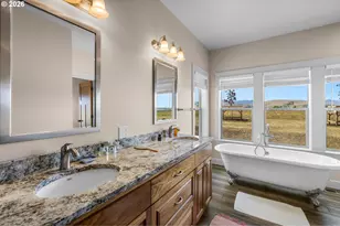 26216 W Bench Rd, John Day, OR 97845 - Photo 16