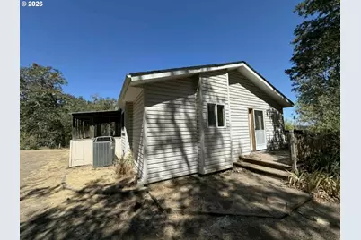 338 Topaz Ln, Roseburg, OR 97471 - Photo 4