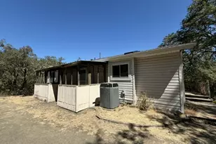 338 Topaz Ln, Roseburg, OR 97471 - Photo 2