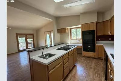 338 Topaz Ln, Roseburg, OR 97471 - Photo 10