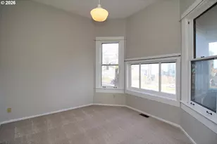3719 S Hood Ave, Portland, OR 97239 - Photo 12
