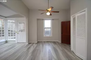 3719 S Hood Ave, Portland, OR 97239 - Photo 8