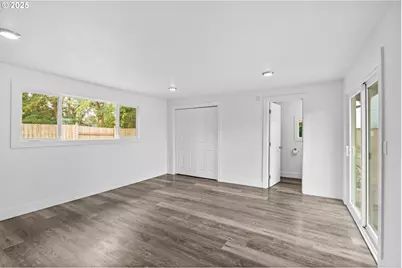 306 Broadway St, Springfield, OR 97477 - Photo 12