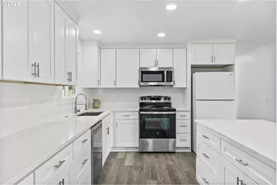 306 Broadway St, Springfield, OR 97477 - Photo 8