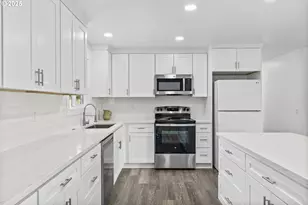 306 Broadway St, Springfield, OR 97477 - Photo 8