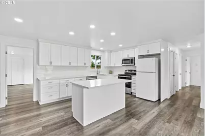 306 Broadway St, Springfield, OR 97477 - Photo 6