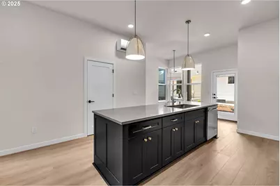 8413 N Gloucester Ave, Portland, OR 97203 - Photo 8