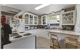 2333 NE Schuyler St, Portland, OR 97212 - Photo 26