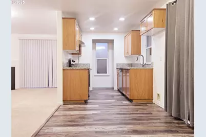 11829 SE Mill Ct, Portland, OR 97216 - Photo 6