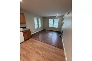 11911 SE Ash St, Portland, OR 97216 - Photo 10