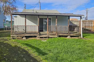 142 S Comstock Ave, Sutherlin, OR 97479 - Photo 12