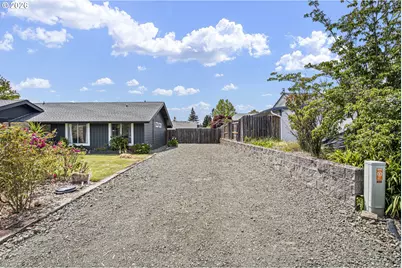 229 N Grove Ln, Sutherlin, OR 97479 - Photo 44