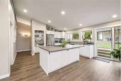 1215 NE 157th Ave, Portland, OR 97230 - Photo 10