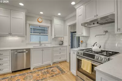 2666 SW Brae Mar Ct, Portland, OR 97201 - Photo 18