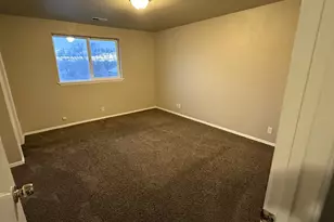 70 NE Alora Dr, Hermiston, OR 97838 - Photo 8