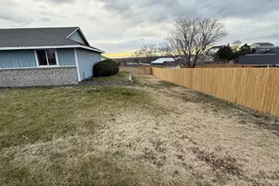 70 NE Alora Dr, Hermiston, OR 97838 - Photo 4