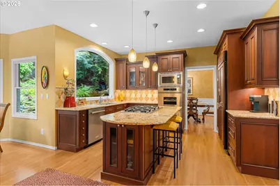 752 SW Regency Ter, Portland, OR 97225 - Photo 10