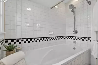 2311 NE Regents Dr, Portland, OR 97212 - Photo 36