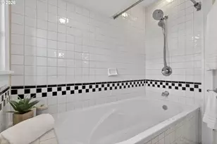 2311 NE Regents Dr, Portland, OR 97212 - Photo 36