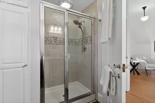 2311 NE Regents Dr, Portland, OR 97212 - Photo 32