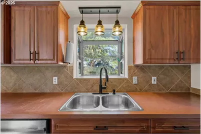807 N 2nd St, Brookings, OR 97415 - Photo 12