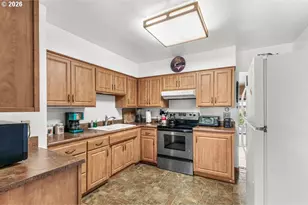 925 Winchester Ave, Medford, OR 97501 - Photo 14