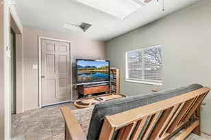 925 Winchester Ave, Medford, OR 97501 - Photo 18