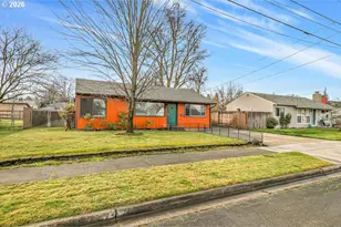 925 Winchester Ave, Medford, OR 97501 - Photo 1