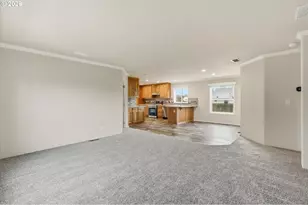 601 Helton St, Castle Rock, WA 98611 - Photo 4