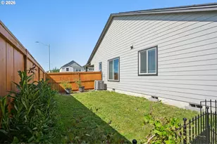 812 NE Trillium Dr, Estacada, OR 97023 - Photo 28