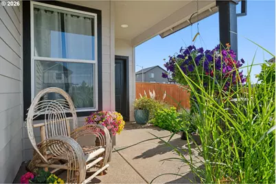 812 NE Trillium Dr, Estacada, OR 97023 - Photo 4