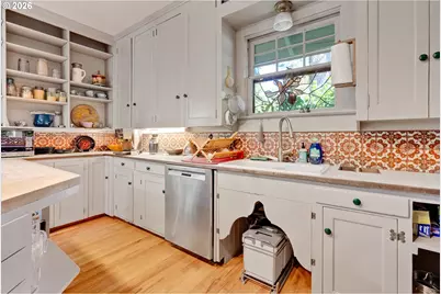 811 SW 58th Ave, Portland, OR 97221 - Photo 14
