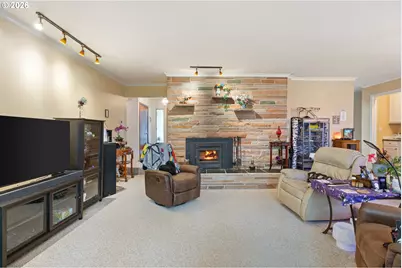 674 Youngs Ln, Roseburg, OR 97471 - Photo 8