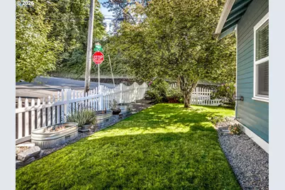 1119 5th St, Oregon City, OR 97045 - Photo 8