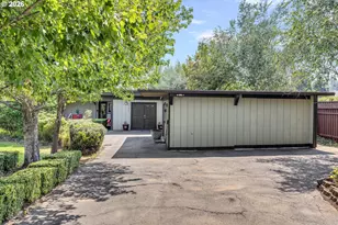 1041 Cannon Dr, Hood River, OR 97031 - Photo 32