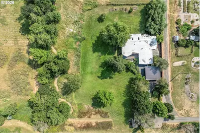 1041 Cannon Dr, Hood River, OR 97031 - Photo 2
