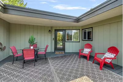 1041 Cannon Dr, Hood River, OR 97031 - Photo 4