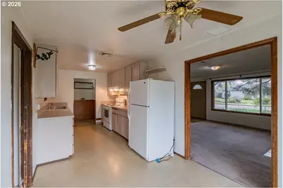 341 NE Cambridge Cir, Corvallis, OR 97330 - Photo 8