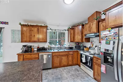 320 Providence Dr, Reedsport, OR 97467 - Photo 10