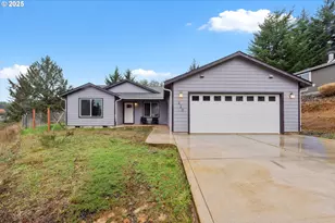 320 Providence Dr, Reedsport, OR 97467 - Photo 2