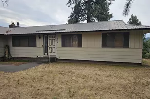 202 E Despain St, Ukiah, OR 97880 - Photo 4