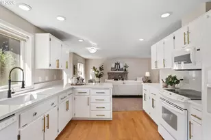 17239 Rebecca Ln, Lake Oswego, OR 97035 - Photo 8